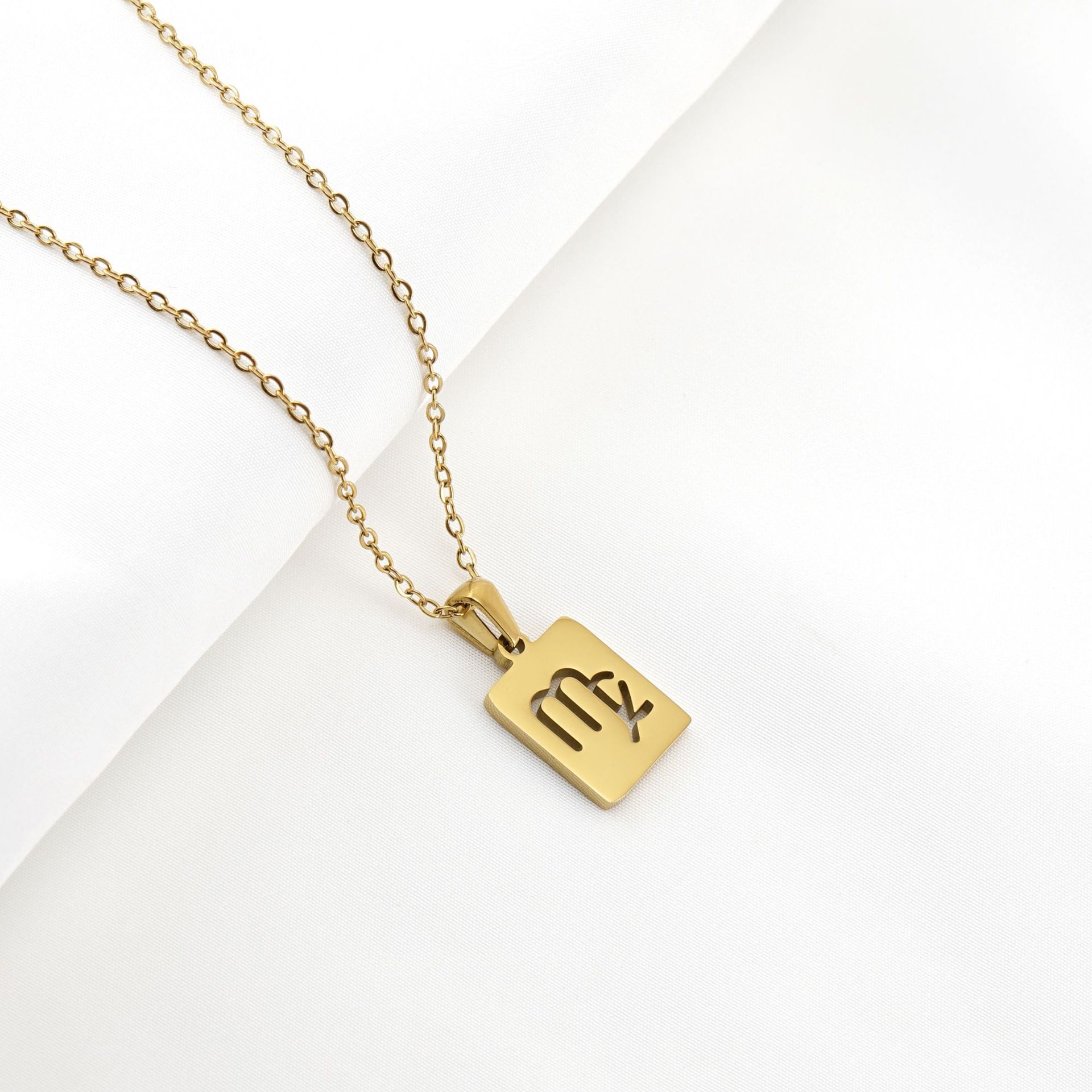06 Jungfruns stjärntecken som ett halsband i guld